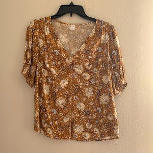 NWOT Old Navy Floral Blouse in Small